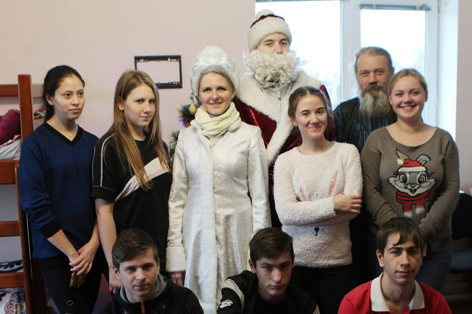 Illuminer Noël pour les enfants : l'équipe Redwerk a rendu visite à des enfants en familles d'accueil, photo 1